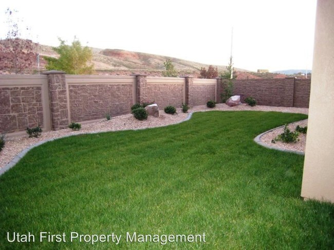 Building Photo - 3 br, 2 bath House - 4019 S. Carisa Dr