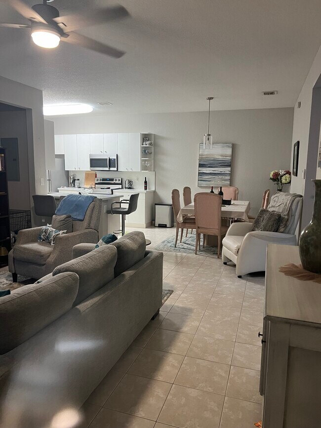 Living / dining room (furnished or unfurnished) - 3557 Forest Hill Blvd