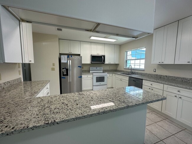 Foto del edificio - Home for Rent 3/2 possible 4th bedroom oversized screened in back patio