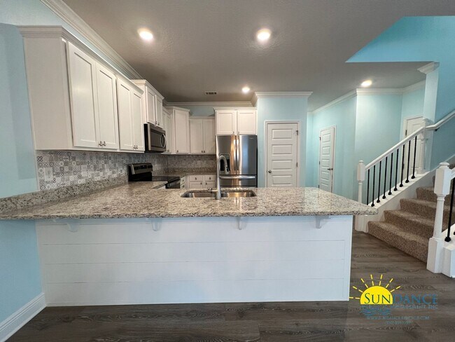 Building Photo - Stunning 4 Bedroom Home with Private Pool!