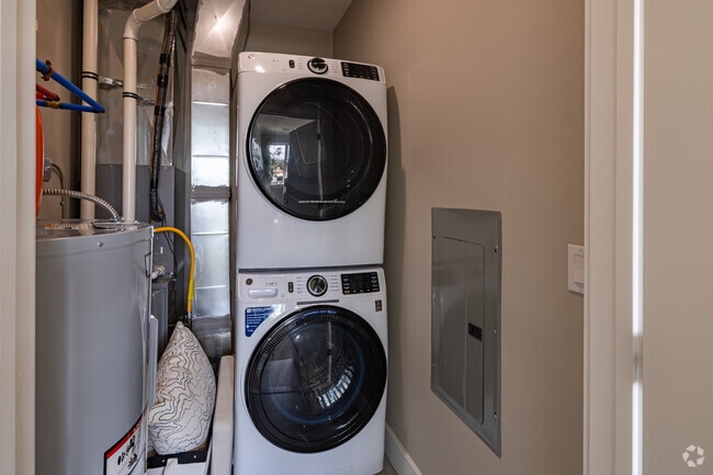 2BR, 2BA - 1,402SF - Laundry - Westfield Crossing