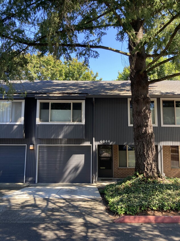 Exterior Entry w/ Private Driveway and Garage - 6844 NE Claremont Ave