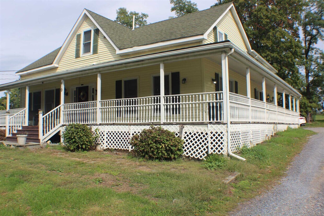 619 Salt Point Turnpike, Poughkeepsie, NY 12601 Room for Rent in