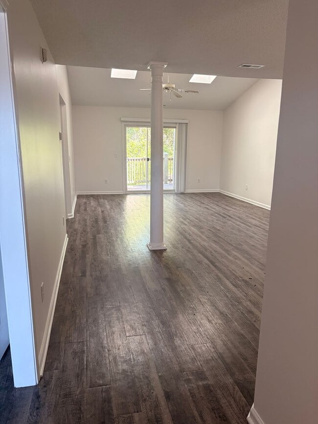 Photo - 4617 McClelland Dr Apartment