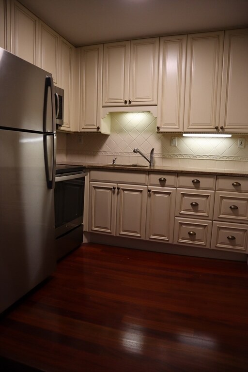 Foto del edificio - 160 Commonwealth Ave