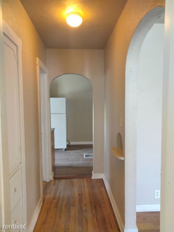 Building Photo - 3 br, 1.5 bath Townhome - 330 8th Ave E