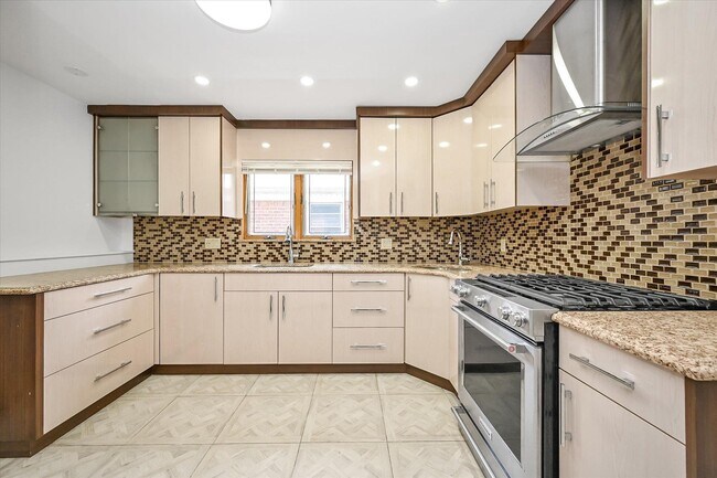 Foto del edificio - 73-04 173rd St