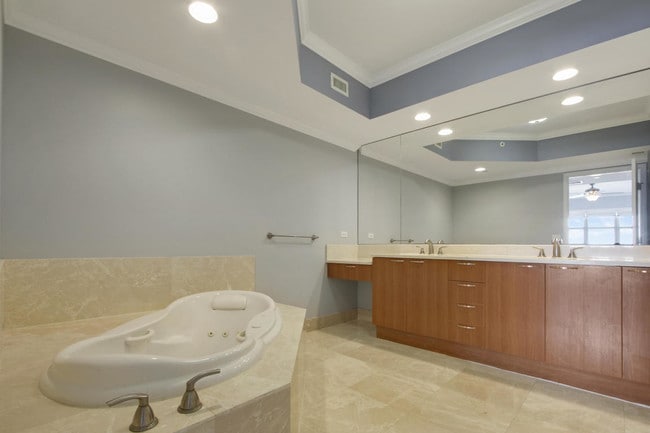 Building Photo - 2650  Lake Shore Dr Marina Grande  1105