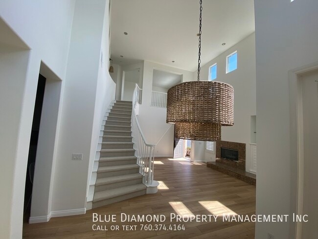 Building Photo - Upgraded 2 BR, 2.5 BA with a large loft in...