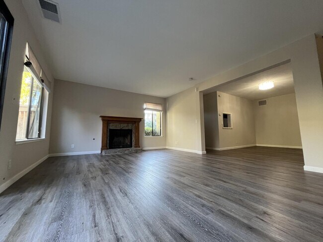 Foto del edificio - 1303 Sarita Way