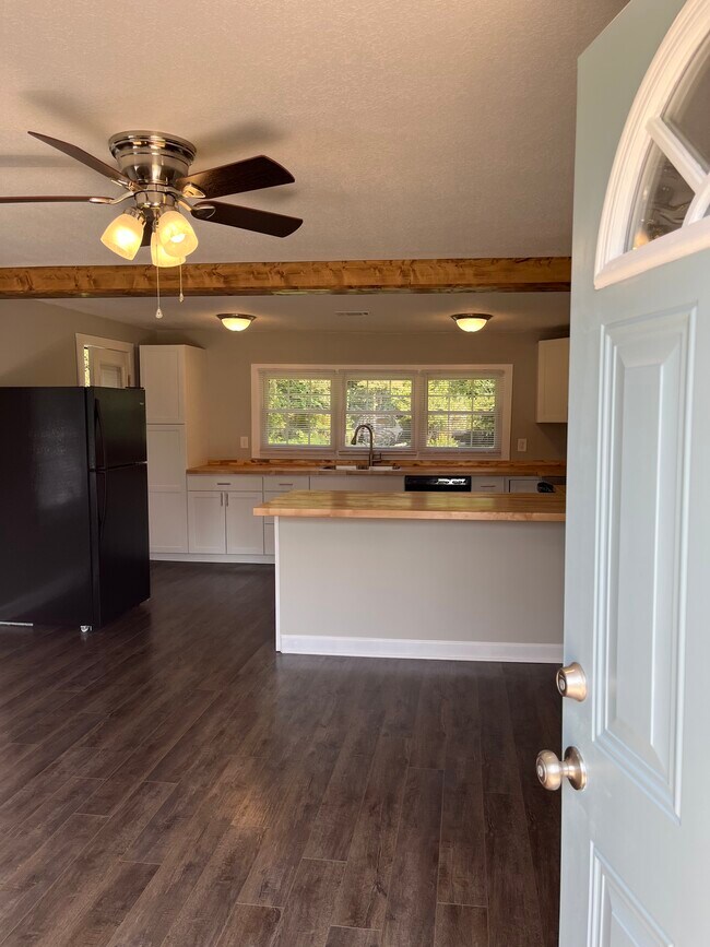 Building Photo - 3114 Mayfield Dr