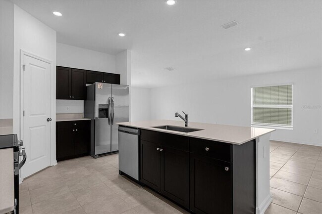 Foto del edificio - 321 Lawson Ave