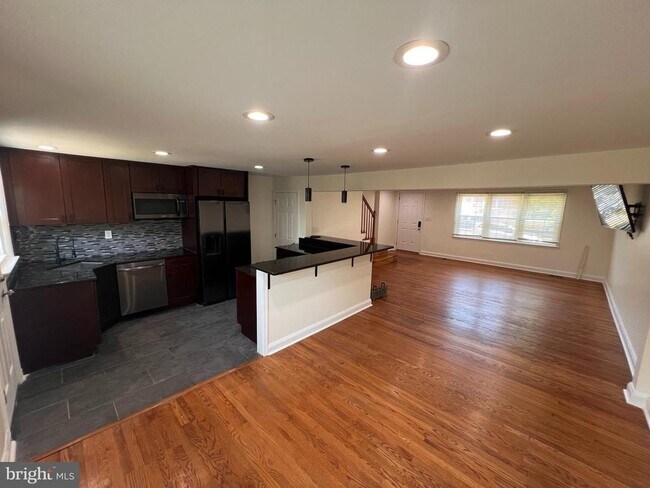 Foto del edificio - 1583 Doxbury Rd