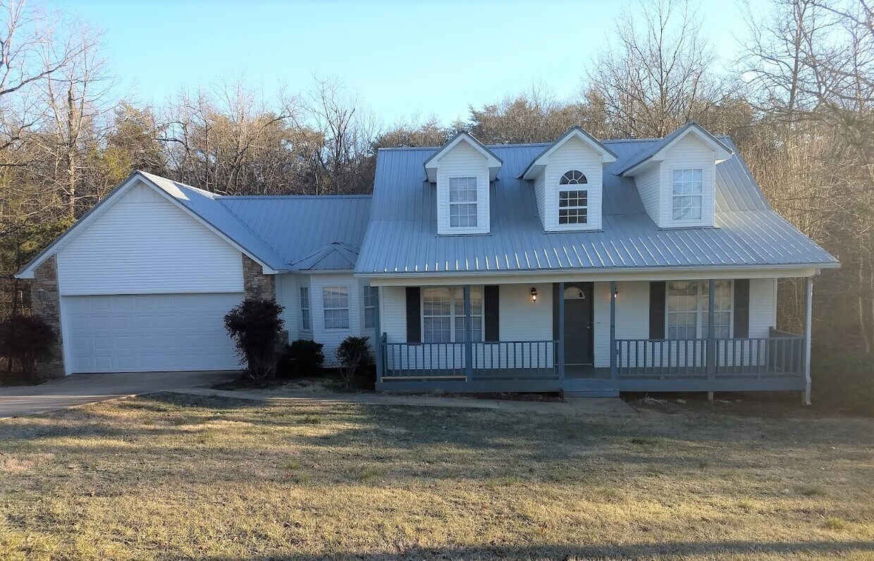 Primary Photo - 98 Russell Ln