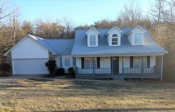 Building Photo - 98 Russell Ln