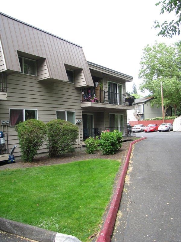 Building Photo - 6750 SW Scholls Ferry Rd