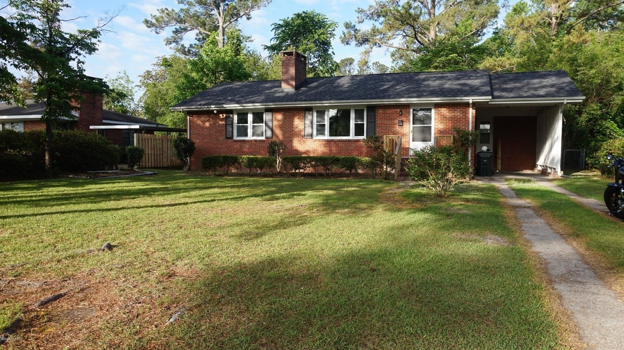 Primary Photo - 705 N Grace Ave