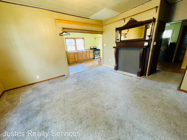 Building Photo - 4 br, 1 bath House - 615 W 9th