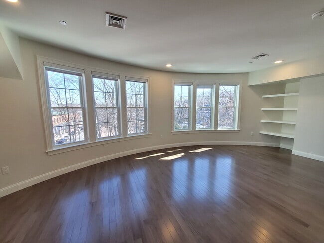 Building Photo - 39 Herrick Rd