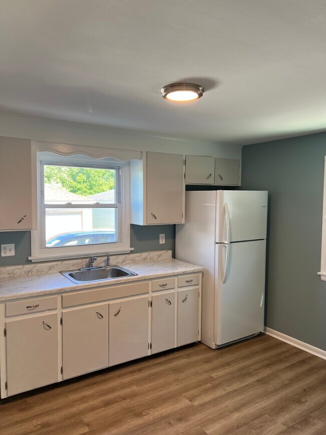Kitchen - 678 Ramona St