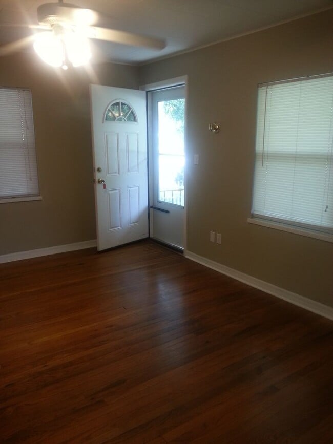 Building Photo - Northeast St. Petersburg, Three bedroom on...