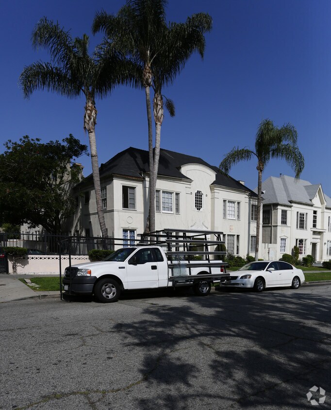Building Photo - 929 S Serrano Ave