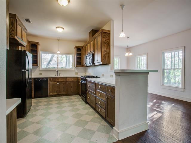 Building Photo - 10306 Country Club Dr