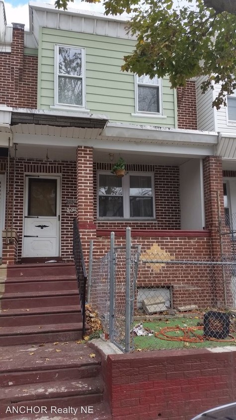 Primary Photo - 2051 Wilmot St