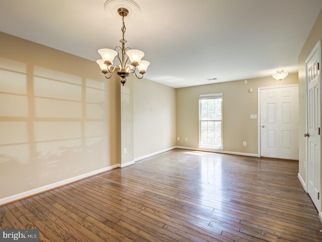 Building Photo - 8854 Benchmark Ln