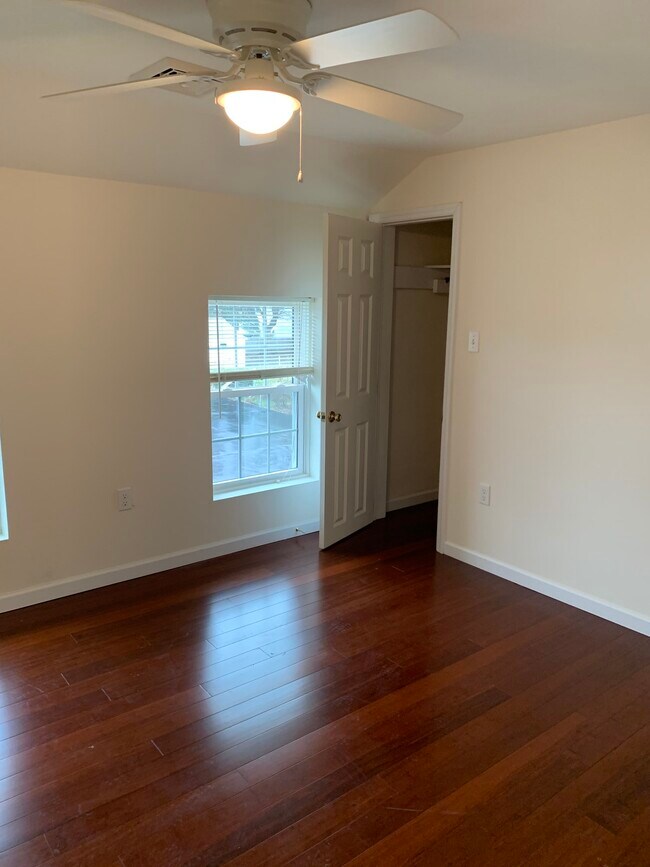 Foto del edificio - 2027 Green Ridge Street, Unit 3