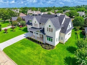 Building Photo - 624 Edgewood Dr