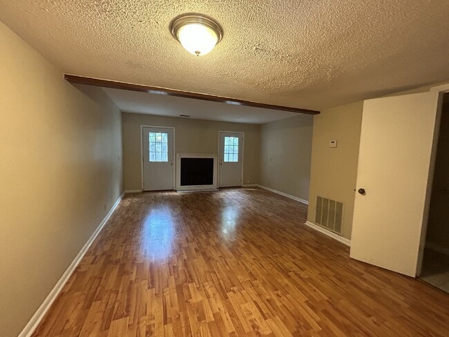 Building Photo - Townhouse for Rent