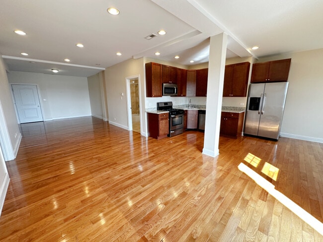 Foto del edificio - 3705 N Kedzie Ave