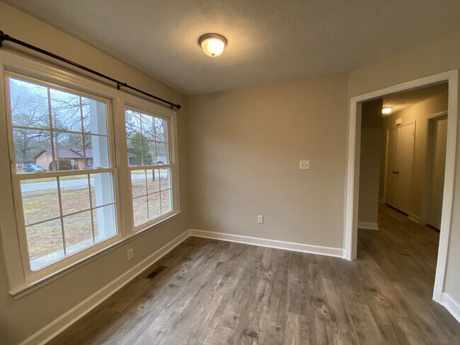 Foto del edificio - 9440 Gooden Dr