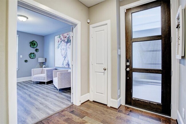 Foto del edificio - 5463 Larkin St