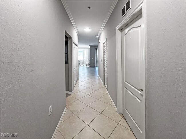 Foto del edificio - 8550 Kingbird Loop