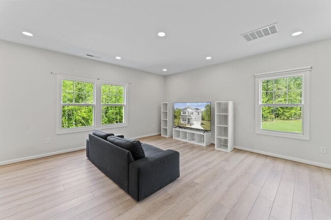 Building Photo - 6001 Ditchburn Ct