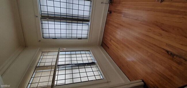 Building Photo - Studio, 1 bath  - 7106 S Ridgeland Ave
