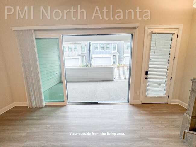 Foto del edificio - Luxurious 3-Bedroom Townhome with Custom C...