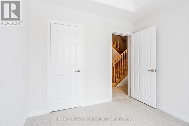 Building Photo - 96 Grassbank Rd