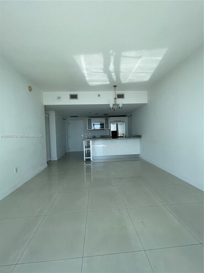 Foto del edificio - 185 SW 7th St