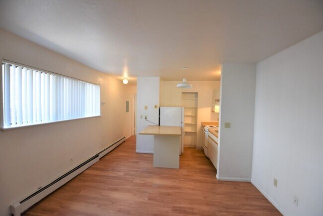 Foto del edificio - 1 Bedroom Apartment Close to CU!