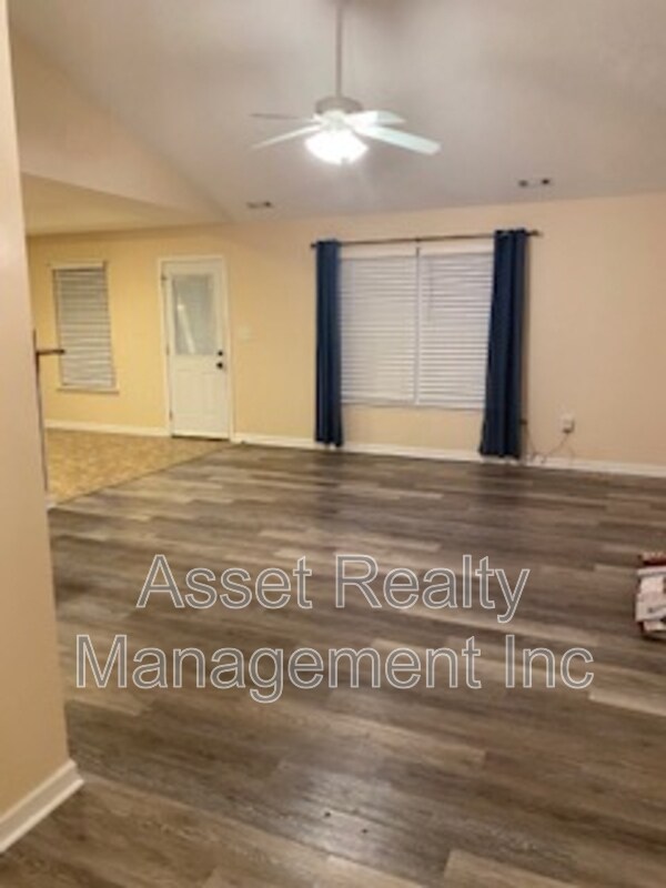 Foto del edificio - 801 Colonial Estates Way