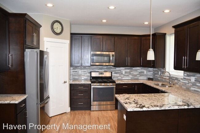 Building Photo - 4 br, 2.5 bath House - 1105 E 55th St