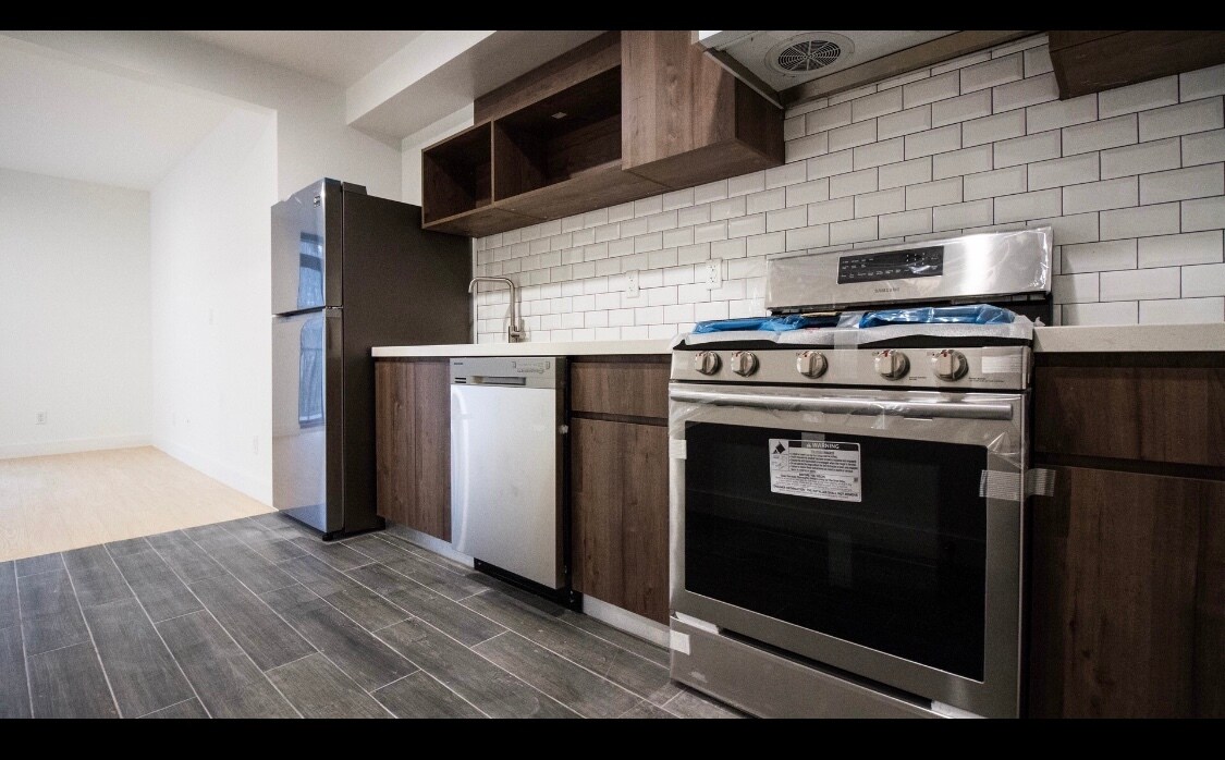 Primary Photo - 703 Hart St