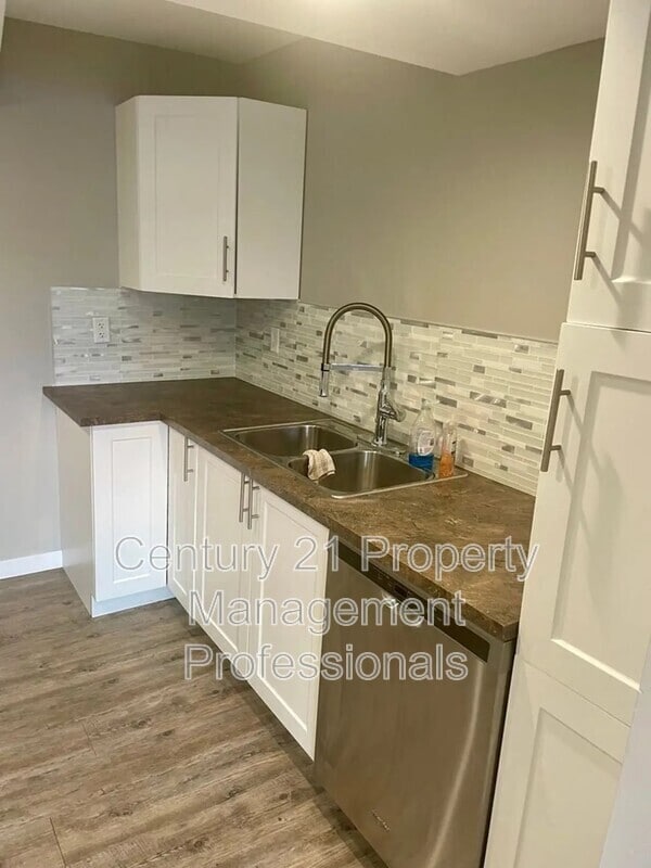Building Photo - 5119 55 Ave