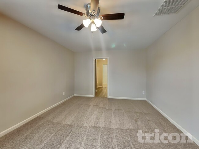 Building Photo - 1081 Sutherland Dr