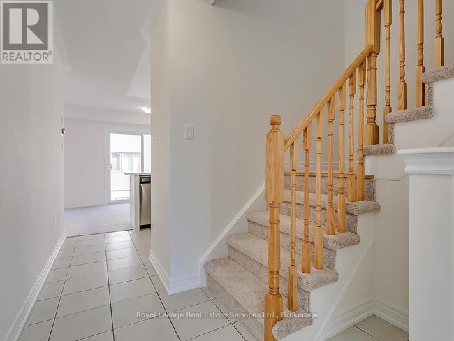 Building Photo - 3893 Tufgar Cres