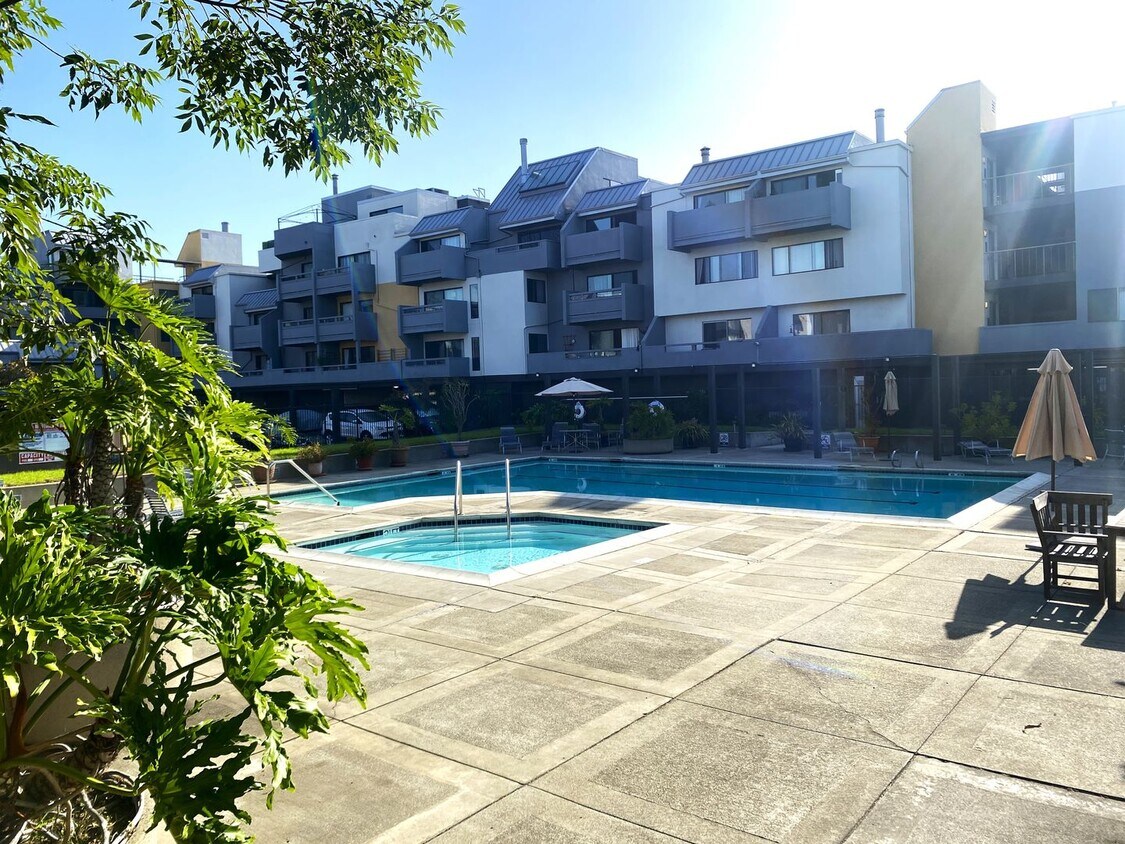 Primary Photo - Nice Clean 1 bedroom & 1 bath Condo