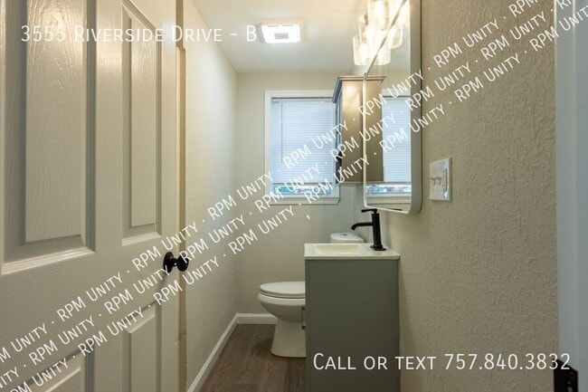 Building Photo - 3555 Riverside Dr
